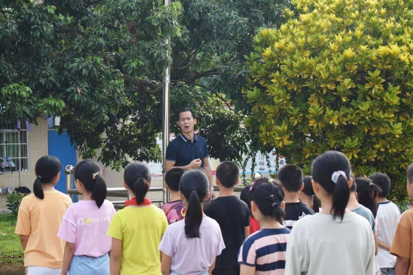 逃离快乐小镇
